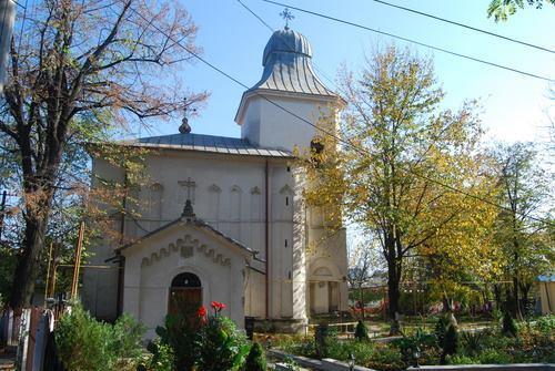 Biserica - vedere exterioară